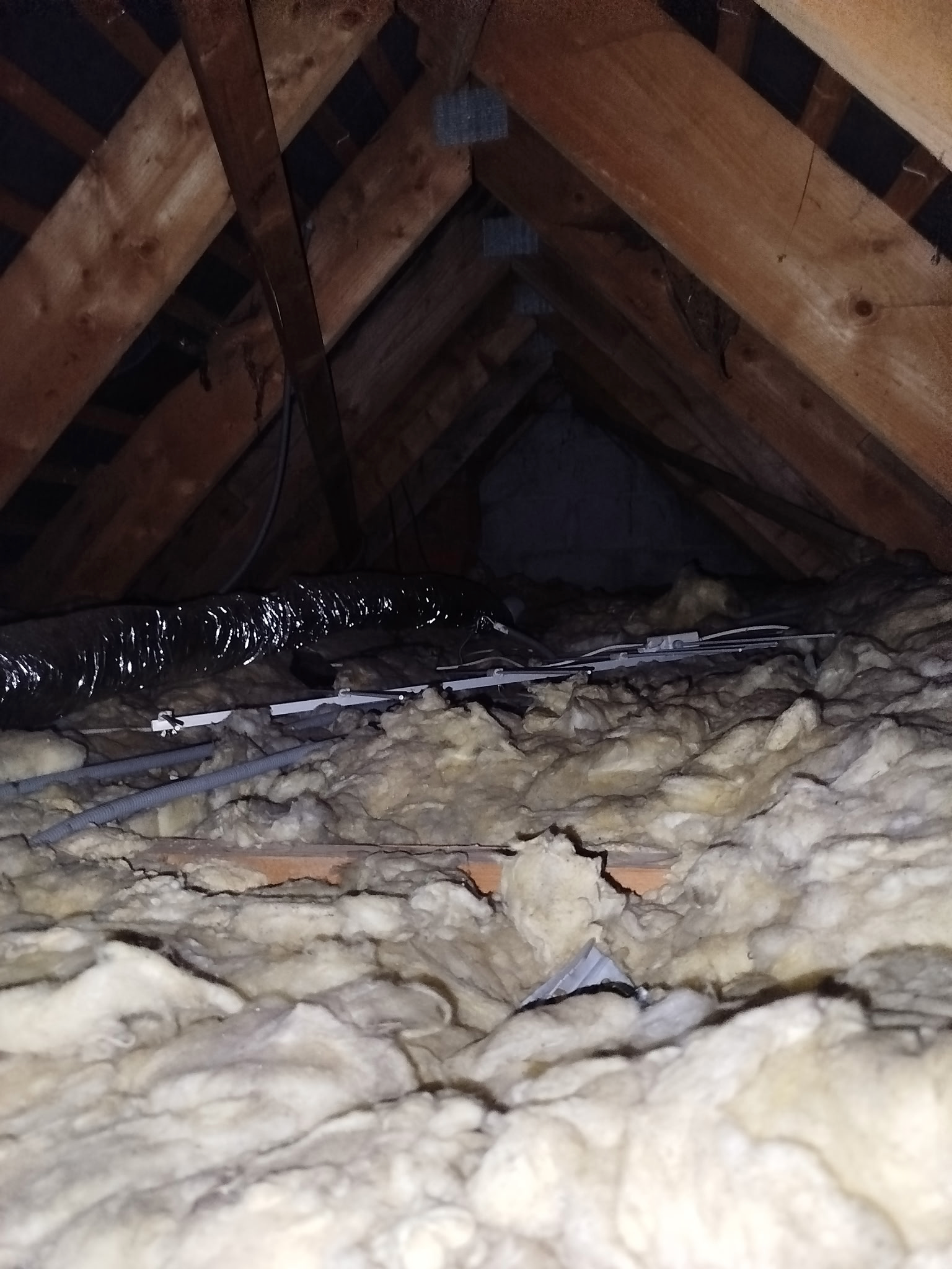 Combles isolés et réseaux posés